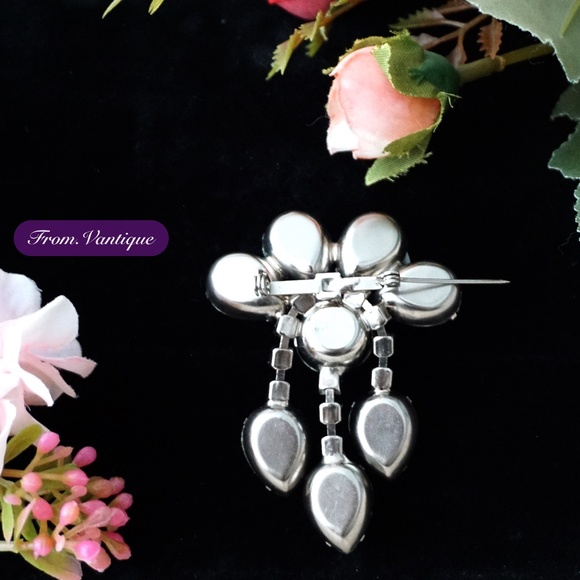 🟢 VINTAGE Green Pearl with Crystal Dangly Brooch / Scarf Pin 🧷 - Picture 4 of 5